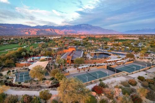 Palm Desert Hotel | Hilton Grand Vacations Club Palm Desert