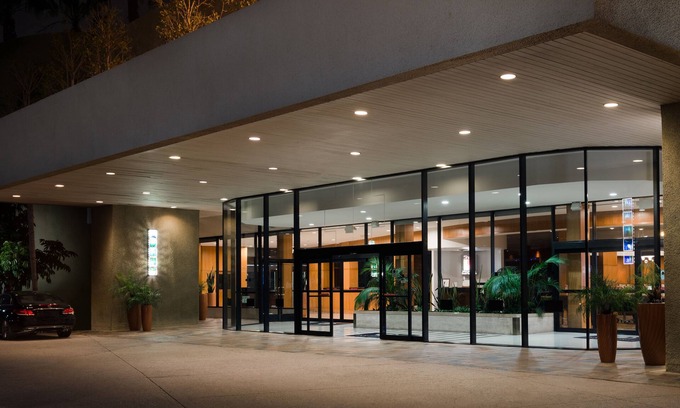Fox Hills Hotel | Hilton Los Angeles Culver City