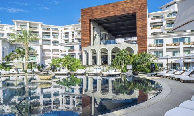 Zona Hotelera Hotel | Hilton Vacation Club Cabo Azul Los Cabos with Pool/Beach Rating: 10/10