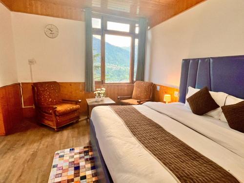 Manali Hotel | Himalayan Nomad Cottage, manali ! all 2 bedroom independent cottages ! personal lawn every cottage ! parking ! scenic mountains view ! spacious rooms !
