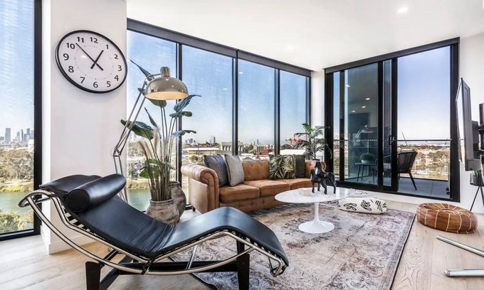 Footscray Apartamento | Hip Condo on Maribyrnong River ~ Cityscape Views!