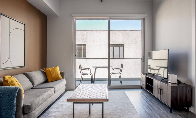 Culver City Apartamento | Hip Culver City 1BR w/ Pool, Gym & Easy Access to 405, by Blueground