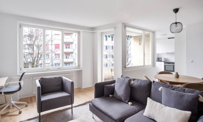 Oerlikon Apartamento | Hip Oerlikon 3.5 Room w/ Balcony, 1min to Train Station, by Blueground