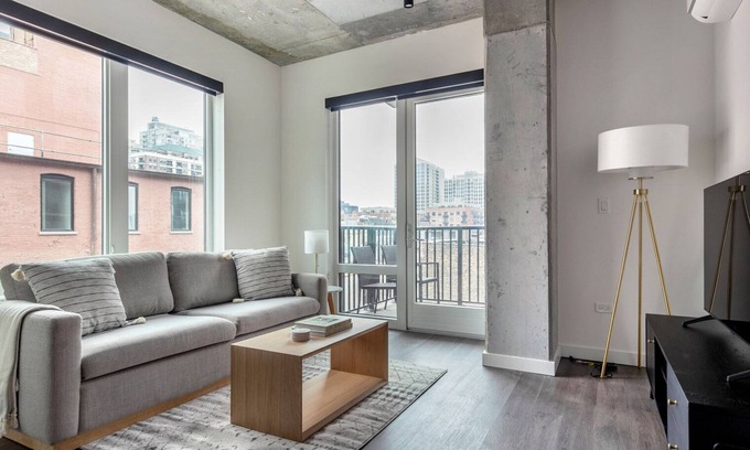 Killgubbin Apartamento | Hip River North 1BR w/ Gym, Sky Terrace & Yoga Studio, by Blueground