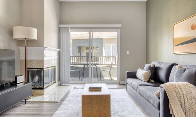 Sunnyvale Apartamento | Hip Sunnyvale 1BR w/ W/D, Pool & Gym, nr Googleplex, by Blueground