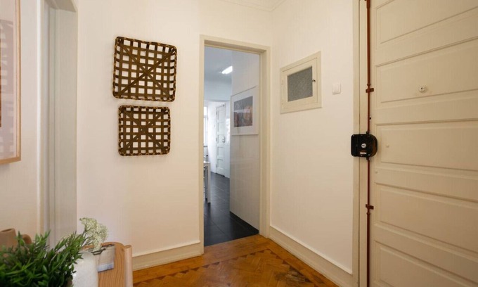 Sao Joao de Deus Apartamento | Hip Tailor Made Flat in Areeiro