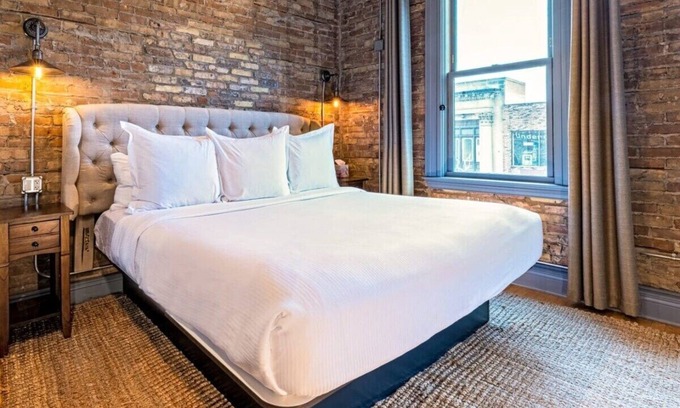 West Dundee Apartamento | Hip Urban Loft-Small Town Charm -124 LOFTS #1
