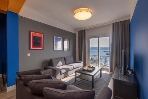 Kabatas Apartamento | Hip Waterfront Apt with a Striking View