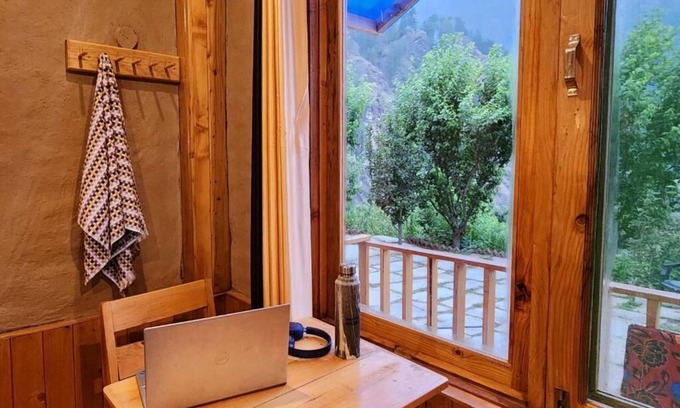 Banjar Apartamento | Hipostel Laida King Room with Mountain View