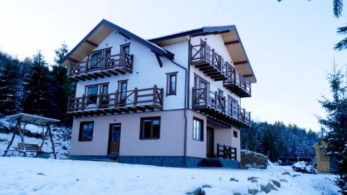 Polyanytsya Casa | Hirska Kazka