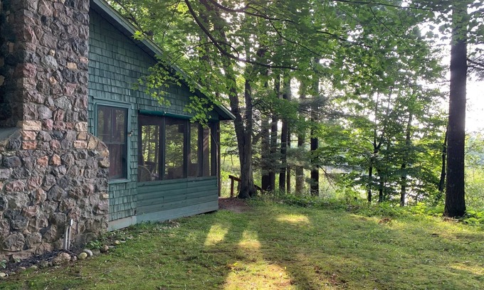 Waupaca Cabaña | Encanto Lakefront Cottage en O'Lakes de anillas de Waupaca