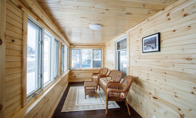 Madawaska Apartamento | Apartamento restaurado de 1930 en el corazón de Madawaska, ME