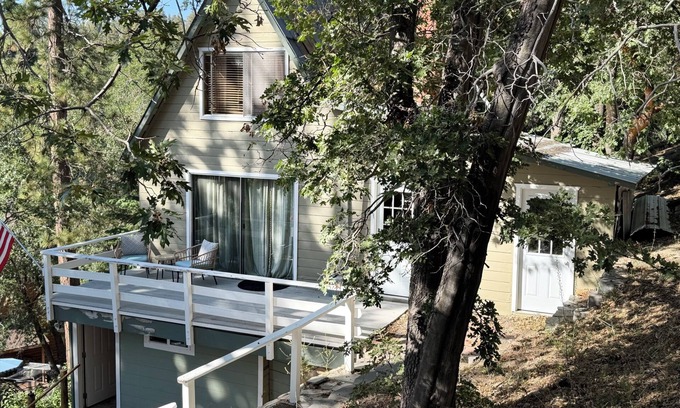 Green Valley Lake Cabina | Historic 1940s Cabin in Green Vally Lake