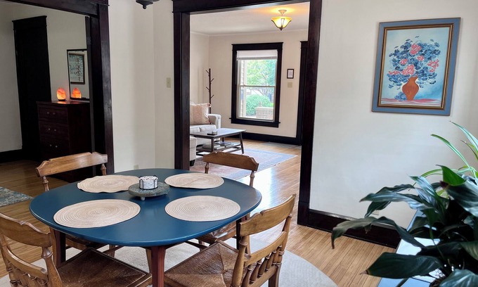 Tipton Apartamento | Historic 2 bedroom 1 bath apartment with modern convenience in quaint Tipton
