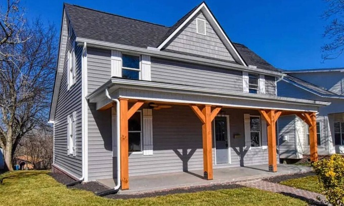 Lenoir City Casa | Historic 2-bedroom house with WiFi and AC in downtown Lenoir City