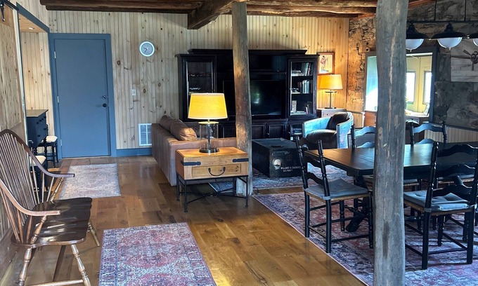 Summit Point Cabaña | Historic 2-bedroom Cottage in Summit Point, WV