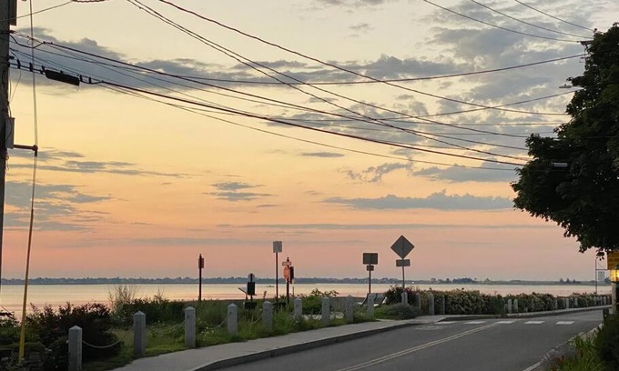 Newburyport Apartamento | Historic 2 Bedroom with marble baths and water views