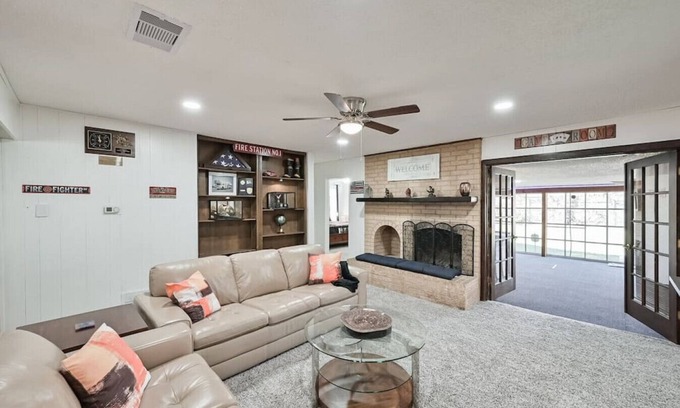 Ederville Casa | Historic 3 Bedroom Home in Heart DFW w/Gameroom+