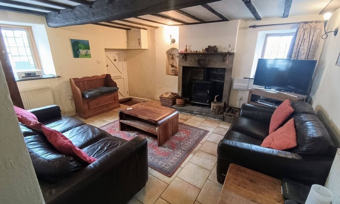 Cromford Cabaña | Historic 3BD Cottage: Cozy and Private Retreat