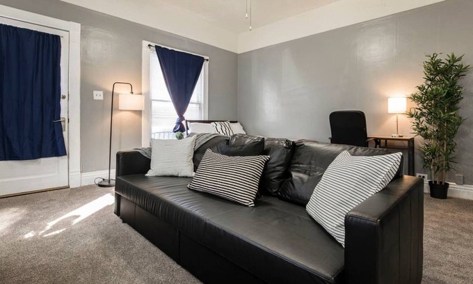 Schnitzelburg Casa | Historic 3BR home in Shelby Park by CozySuites