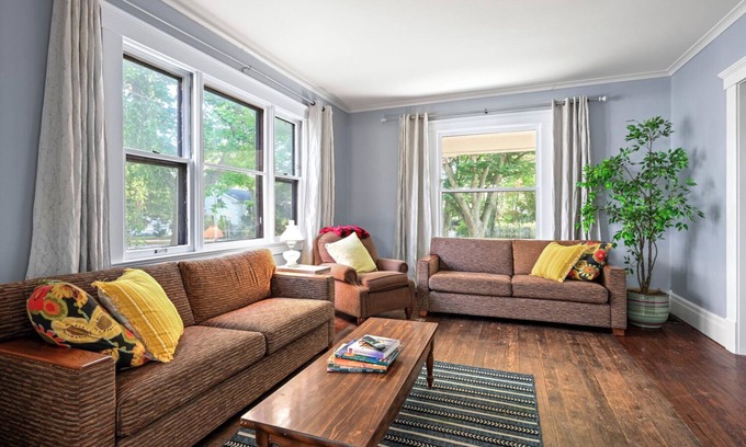 Old West Side Casa | Historic 4 BR, 1.5 bath home SO close to downtown Ann Arbor!