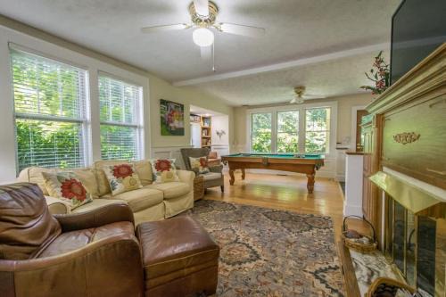 Hendersonville Casa | Historic 4BR Colonial with Pool Table and Fire Pit