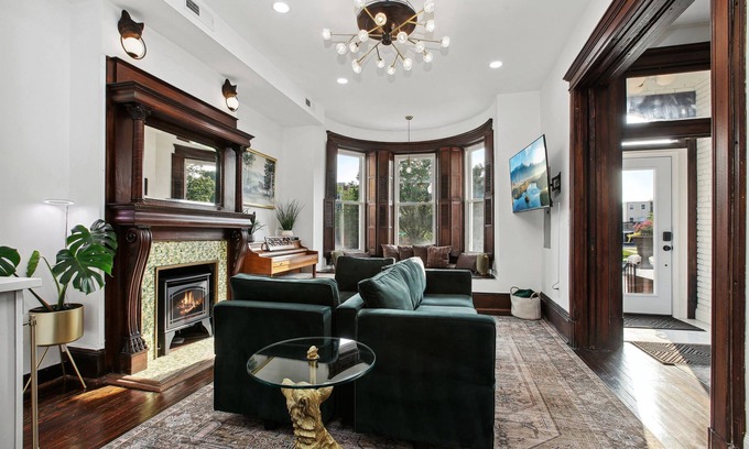 Shaw Casa | Stately & Historic-7BR/4.5BA-Parking+Chefs Kitchen