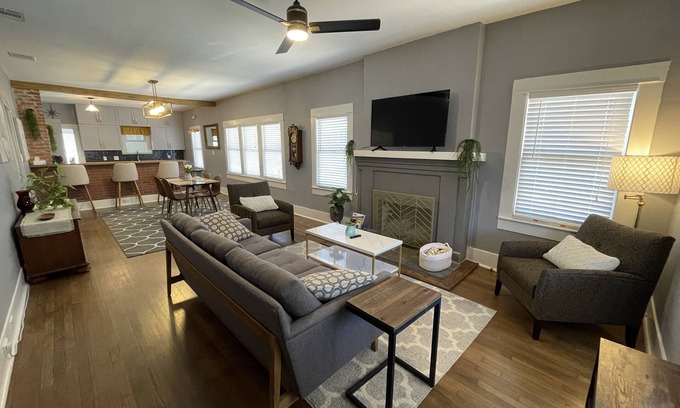 Alta Vista Casa | Historic Alta Vista Home-2bd 2ba + Office