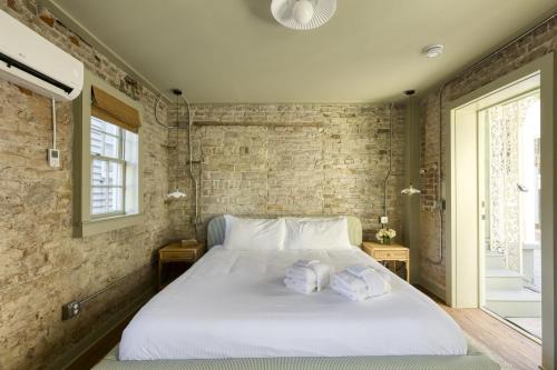 Harleston Village Cama Y Desayuno | Historic B&B King Suite- Walk to King