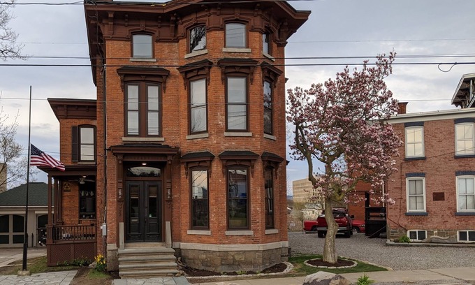 Utica Casa | Historic Building/Downtown Utica walk to Genesee Street 3