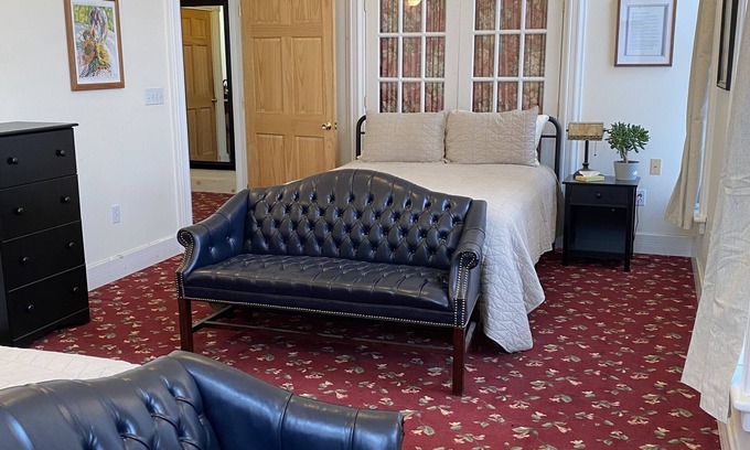 Seneca Falls Apartamento | Historic Building in the center of the birthplace of Womens Rights
