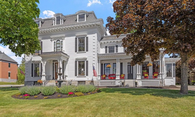 Laconia Casa | Historic Busiel House in the Heart of Laconia