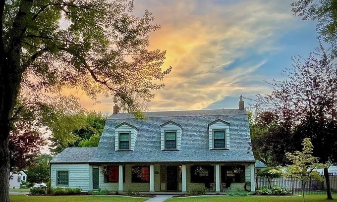 Billings Casa | Historic Cape Cod Downtown