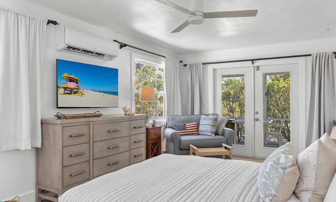 Captiva Cabaña | Historic Captiva PO Cottage Garden Suite Steps to Beach Casual Lux Décor - Jensen's "On the Gulf" 7