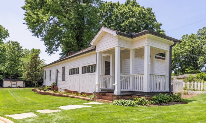 Wesley Heights Cabaña | Historic Carriage House in Wesley Heights