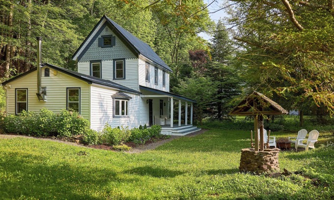 Fleischmanns Casa | Historic Catskills Farmhouse Cottage by Belleayre