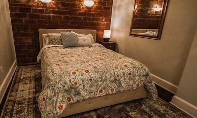 Fourmile Apartamento | Historic Charm: 5 Star Comfort Room 2