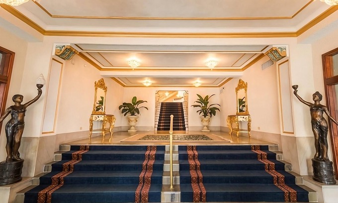 Downtown Tampa Hotel | Historic Charm Meets Modern Luxury: Downtown Tampa Getaway! 4 Rooms