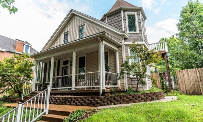 St. Louis Casa | Historic charm☆Fenced☆Gated parking☆Huge
