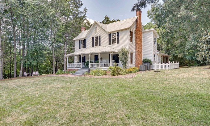 Bynum Casa | Historic & Charming Pittsboro Home w/ Fireplaces