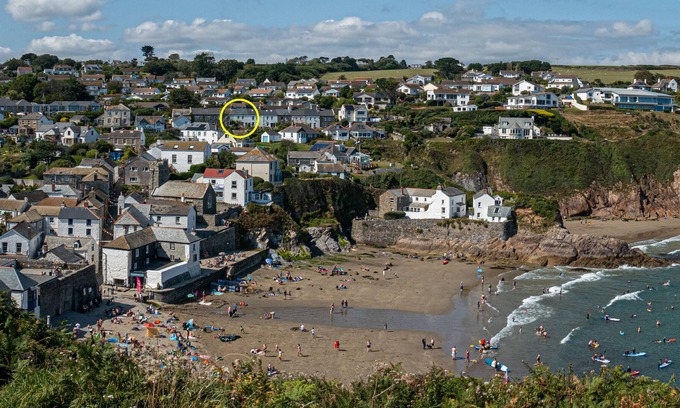 Gorran Haven Cabaña | Historic coastguards cottage, stunning sea views, two minutes from the beach