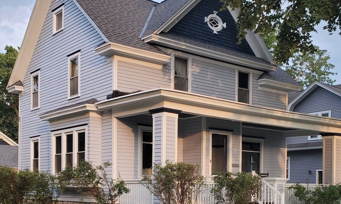De Pere Casa | Historic Colonial in downtown De Pere, sleeps 9