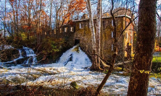 Salt Point Casa | Histórico, molino convertido con hermosa cascada y arroyo, 2 horas en coche de Nueva York