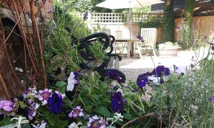 Chilham Cabaña | Historic Cottage in Kentish Film Set Village, Close Canterbury