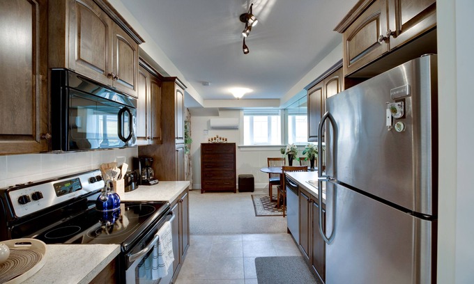 South Lethbridge Apartamento | Historic cozy suite