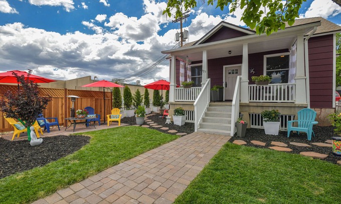 Prescott Cabaña | Historic Craftsman home just steps from Whiskey Row!