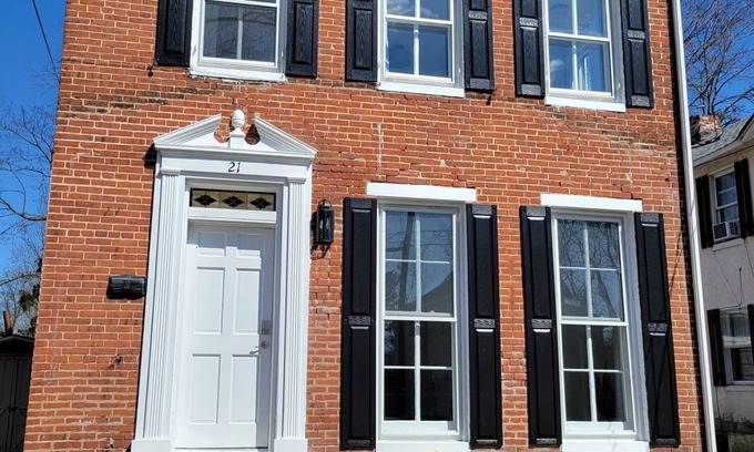 North East Casa | Historic Creekside Home - 2br 2.5ba - Downtown North East
