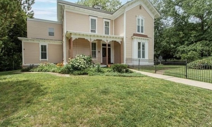 Leavenworth Casa | Historic David Brewer Victorian