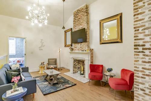Central Business District Apartamento | Historic District Apartment Quiet Street Central Location!
