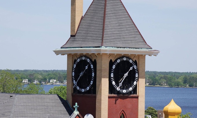 New Bern Condominio | Historic Downtown Clock Tower View Condo-2 habitaciones